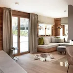Hahnenkamm Luxury Ski-in Ski-out With Spa, Parking & Fireplace * 基茨比厄尔