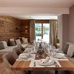 公寓 Hahnenkamm Luxury Ski-in Ski-out With Spa, Parking & Fireplace 基茨比厄尔