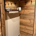 Hahnenkamm Luxury Ski-in Ski-out With Spa, Parking & Fireplace شقة
