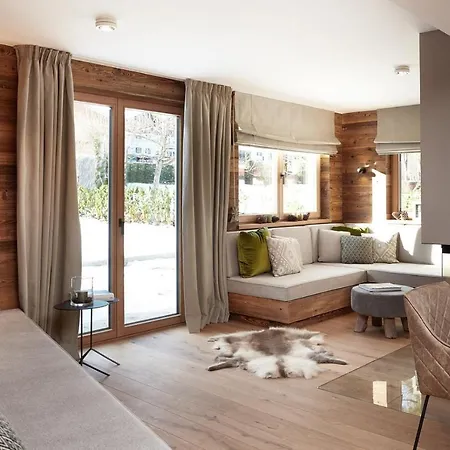 Hahnenkamm Suite Central Luxury Ski-In Ski-Out With Spa, Parking & Fireplace * Kitzbühel