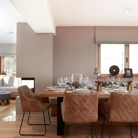 Hahnenkamm Deluxe Wellnes&ski-in/ski-out Apartment