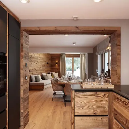 Apartment Hahnenkamm Deluxe Wellnes&ski-in/ski-out *
