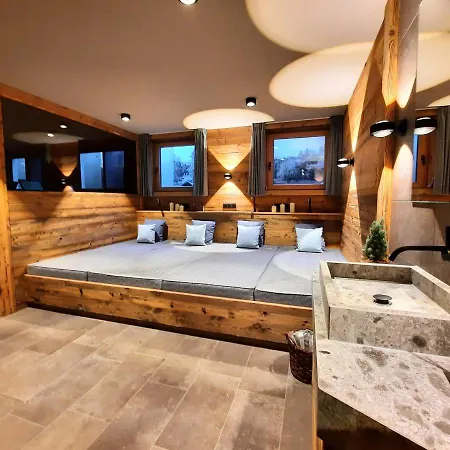 Hahnenkamm Deluxe Wellnes&ski-in/ski-out * Kitzbühel