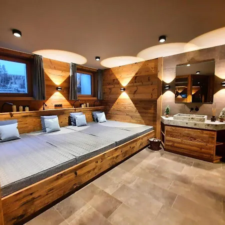 Apartment Hahnenkamm Deluxe Wellnes&ski-in/ski-out *
