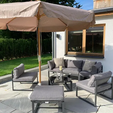 Hahnenkamm Suite Central Luxury Ski-In Ski-Out With Spa, Parking & Fireplace *