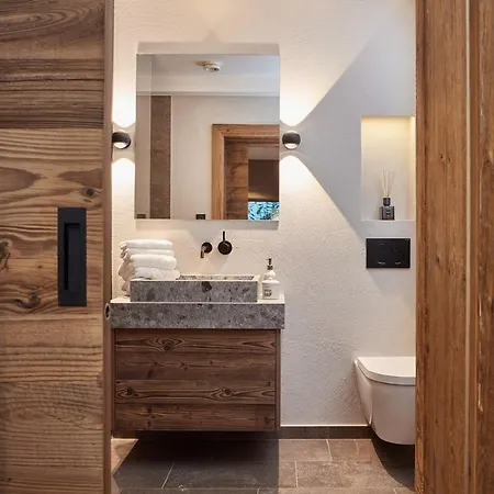 Hahnenkamm Deluxe Wellnes&ski-in/ski-out *