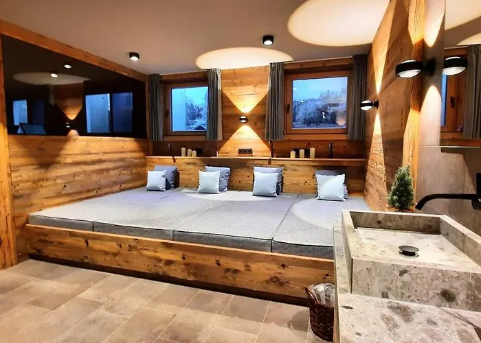 Hahnenkamm Suite Central Luxury Ski-In Ski-Out With Spa, Parking & Fireplace * Kitzbühel