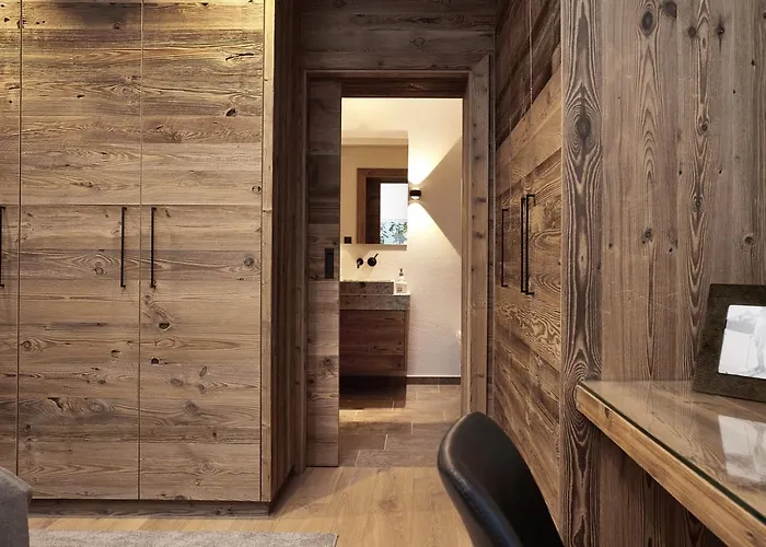 Hahnenkamm Suite Central Luxury Ski-In Ski-Out With Spa, Parking & Fireplace * Kitzbühel