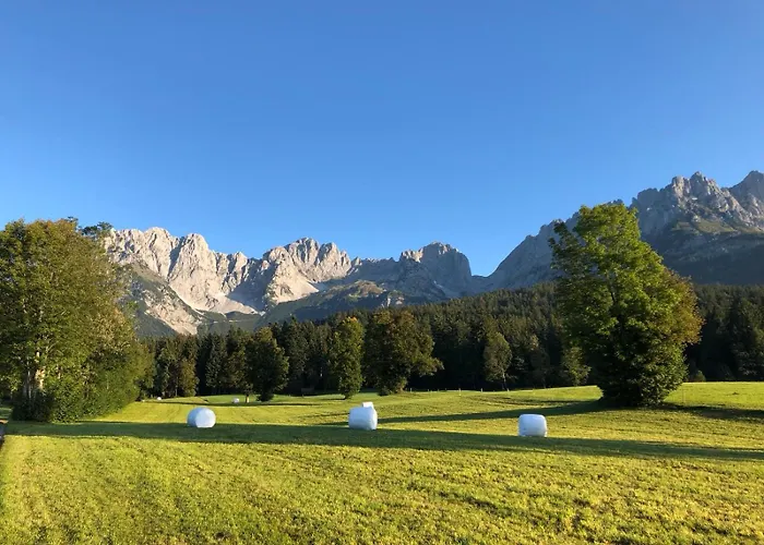 Hahnenkamm Suite Central Luxury Ski-In Ski-Out With Spa, Parking & Fireplace * Kitzbühel