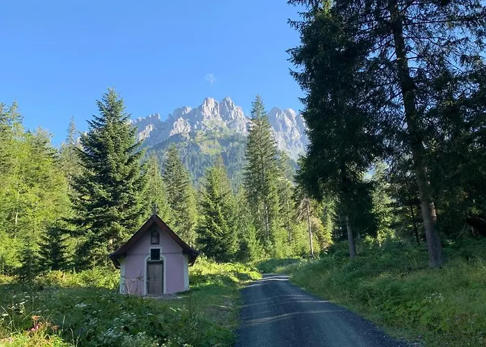 Hahnenkamm Suite Central Luxury Ski-In Ski-Out With Spa, Parking & Fireplace Kitzbühel