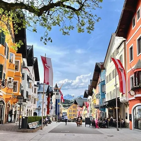 Hahnenkamm Ski-in Ski-out Direkt An Der Hahnenkammbahn 基茨比厄尔