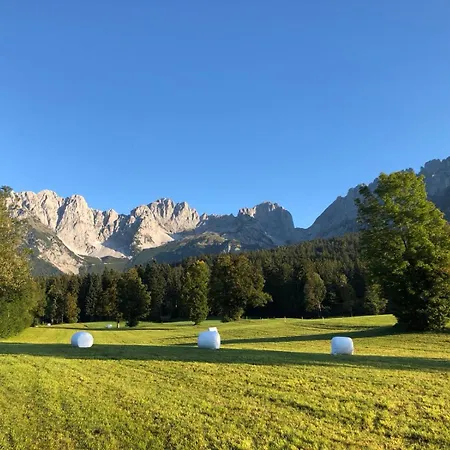 Hahnenkamm Ski-in Ski-out Direkt An Der Hahnenkammbahn * 基茨比厄尔